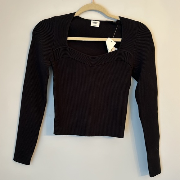 Abercrombie & Fitch Black Ribbed Cropped Sweetheart Neckline Sweater Size Small - Picture 2 of 7